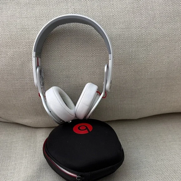 Beats mixr headphones with case - Picture 2 of 5